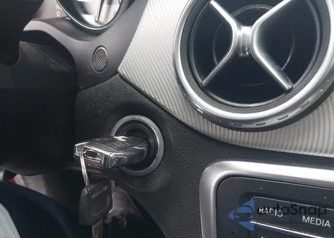 2016 Mercedes-Benz Gla 250 4Matic z USA, uszkodzony, nr VIN WDCTG4GB7GJ245853